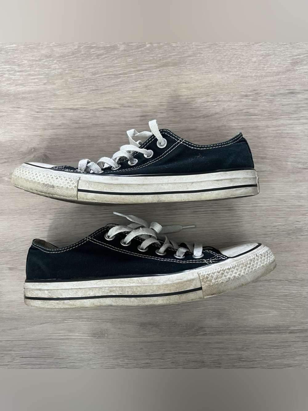 8.5 Converse Chuck Taylor All Star Low Top Black & White Sneakers